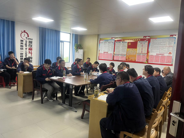 王伍升到建材研究室、建材公司調(diào)研